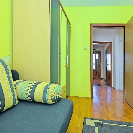 Spacious Holiday In With Swimming Pool Holiday home *