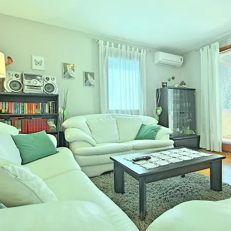Spacious Holiday In With Swimming Pool Holiday home *