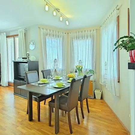 Spacious Holiday In With Swimming Pool Holiday home Umag