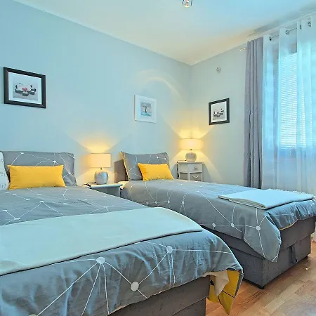 Spacious Holiday In With Swimming Pool Holiday home Umag