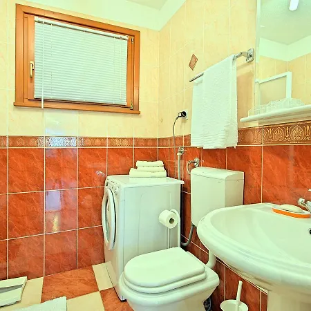 Spacious Holiday In With Swimming Pool Holiday home Umag