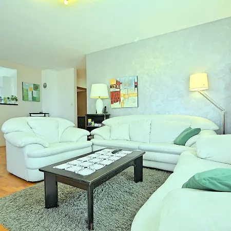 Spacious Holiday In With Swimming Pool Umag