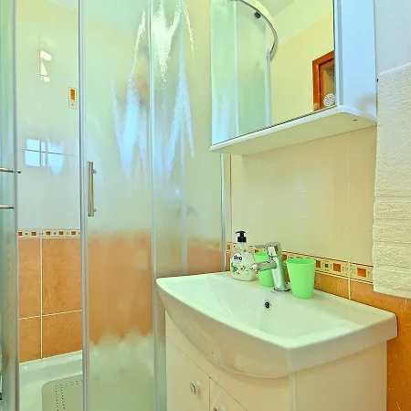 Spacious Holiday In With Swimming Pool Umag