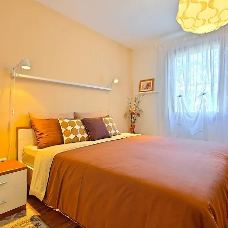 Spacious Holiday In With Swimming Pool Umag