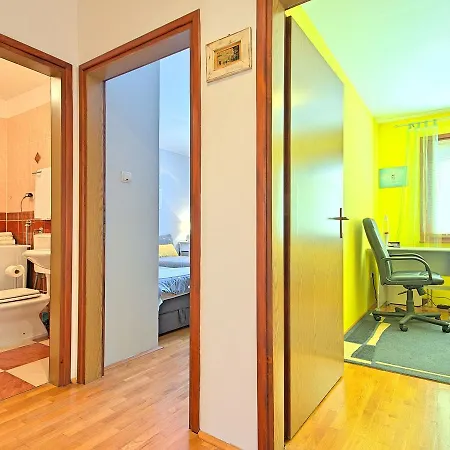 Spacious Holiday In With Swimming Pool Umag