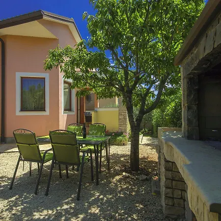 Spacious Holiday In With Swimming Pool Holiday home *