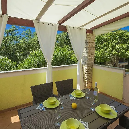 Spacious Holiday In With Swimming Pool Holiday home *