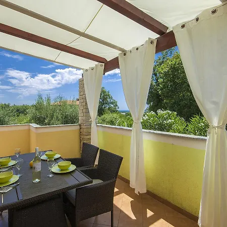Holiday home Spacious Holiday In With Swimming Pool Umag
